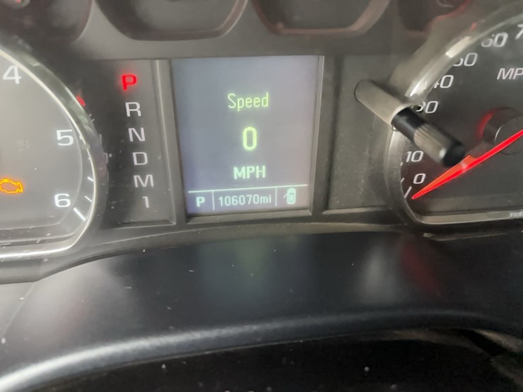 2016-chevrolet-2500hd-image-19