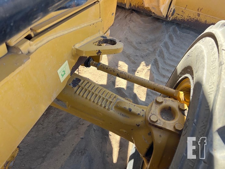 2016-caterpillar-415f2-image-22