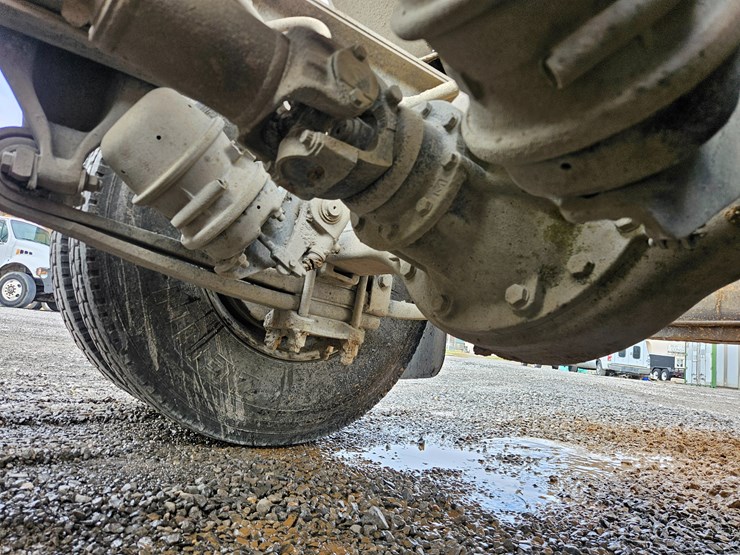 freightliner-columbia-112-image-97