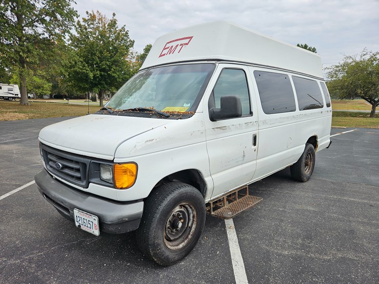 #21246-•-2007-ford-econoline-wagon-van-image-2