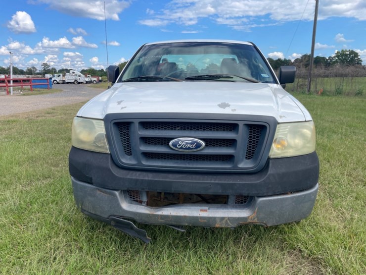 2005-ford-f150-xl-image-2