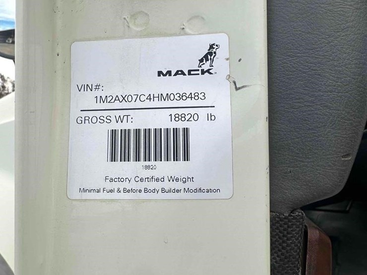 2017-mack-granite-gu713-image-19