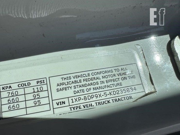 2019-peterbilt-579-image-40