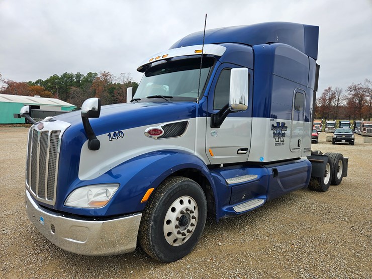 peterbilt-579-image-2