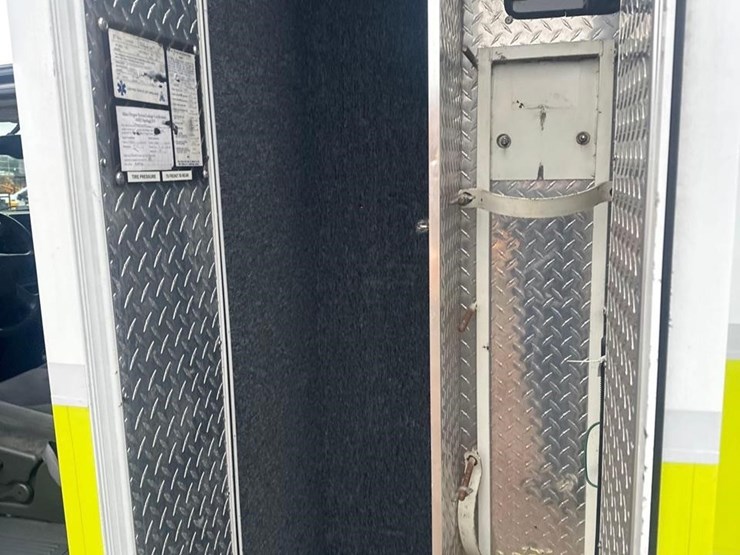 2006-gmc-sierra-3500-image-23