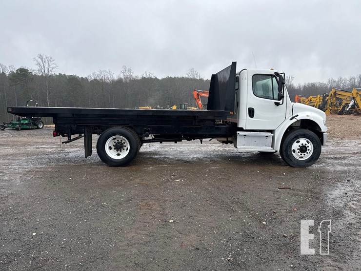 freightliner-business-class-m2-106-image-6