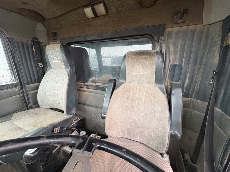 kenworth-t800-image-13