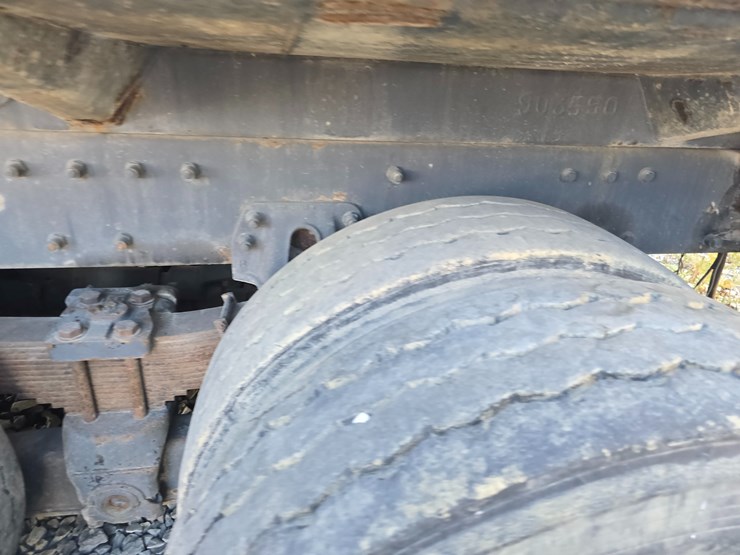 2001-peterbilt-320-image-47