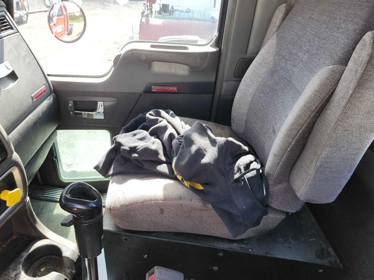 2011-kenworth-t800-image-26