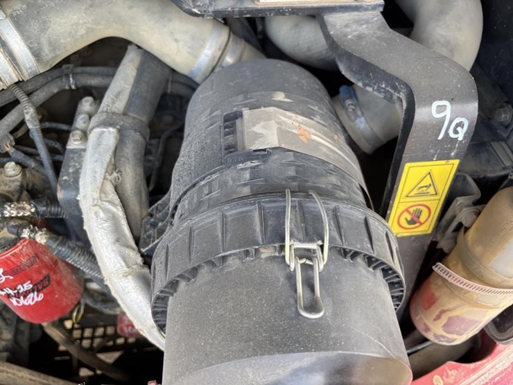 2012-takeuchi-tb180fr-image-51