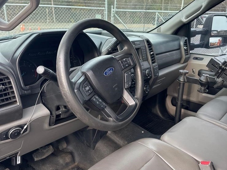 2017-ford-f350-xl-image-27