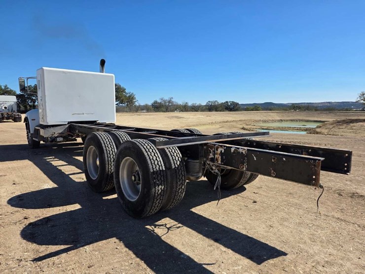 peterbilt-340-image-11