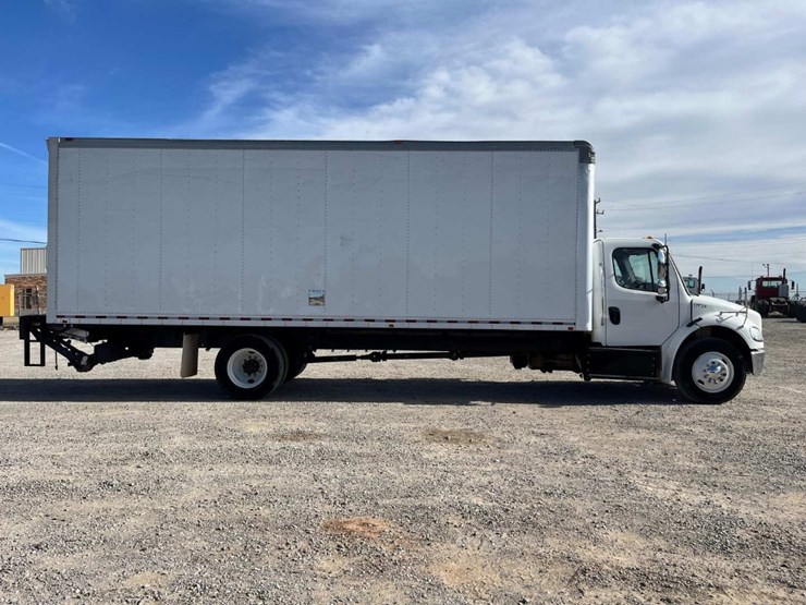 freightliner-m2-106-image-4