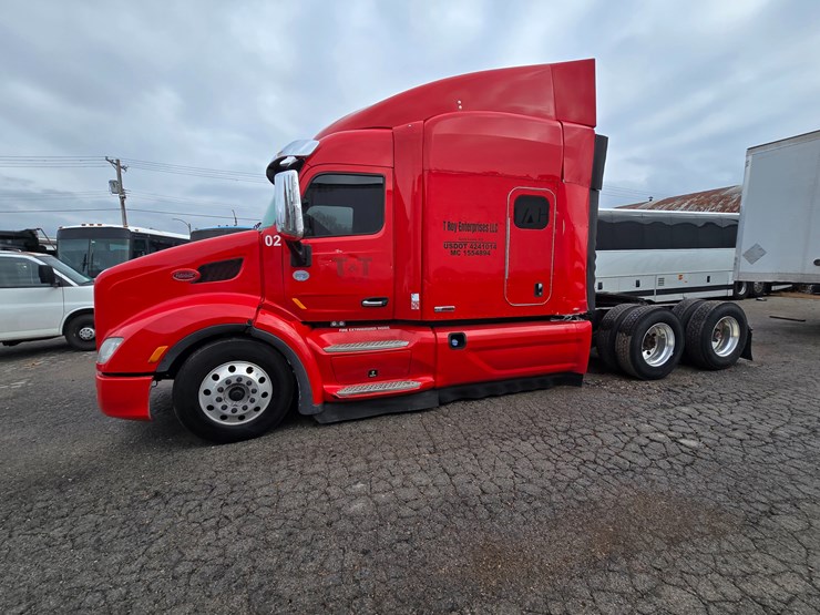 2017-peterbilt-579-image-7