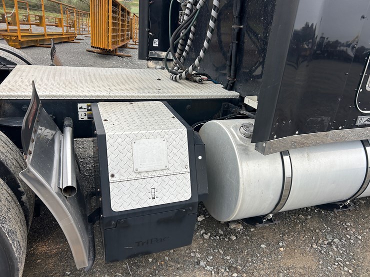 2005-kenworth-w900l-image-11