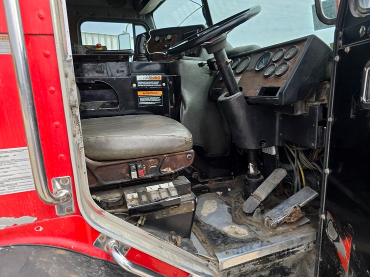 2003-peterbilt-320-image-55