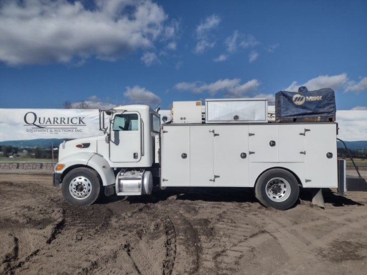 peterbilt-335-image-1