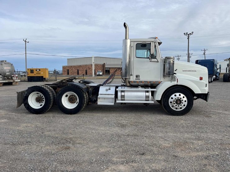 2016-western-star-4900-image-4