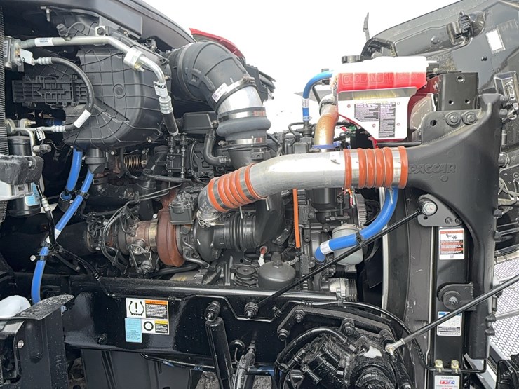peterbilt-567-image-13