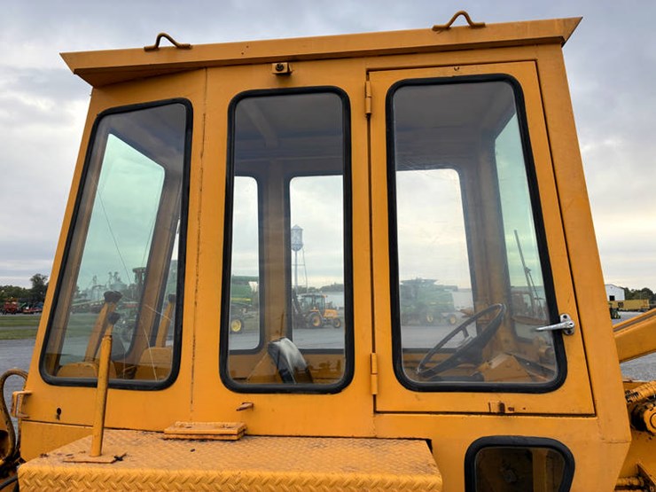 case-ih-3400-image-17