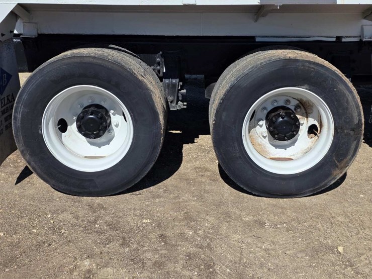 2009-peterbilt-340-image-13