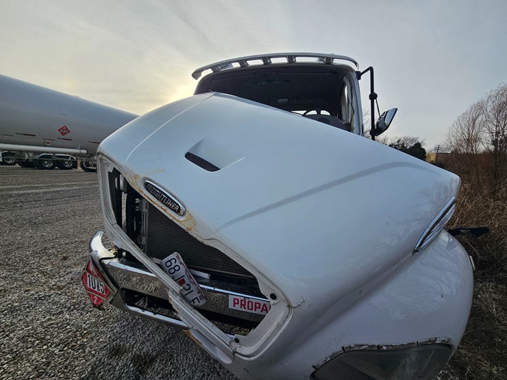 2019-freightliner-m2-106-image-14