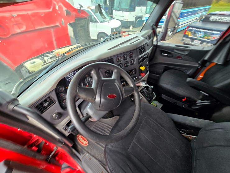 2017-peterbilt-579-image-74