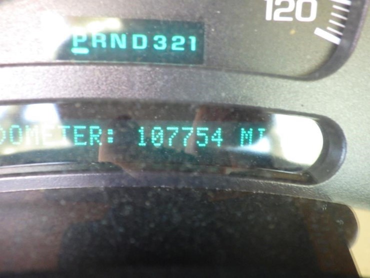 2004-chevrolet-2500hd-image-15