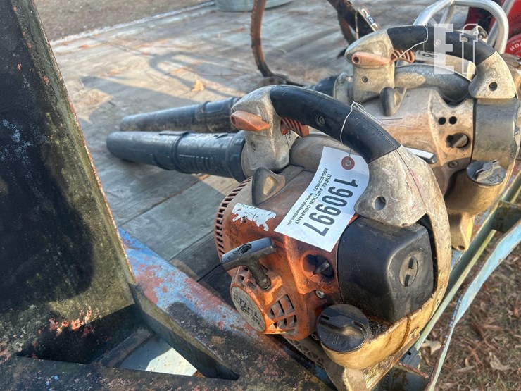 stihl-gas-powered-hand-held-blower-image-2