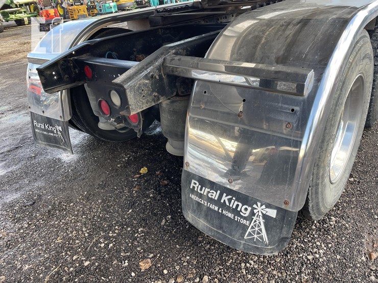 freightliner-columbia-120-image-24