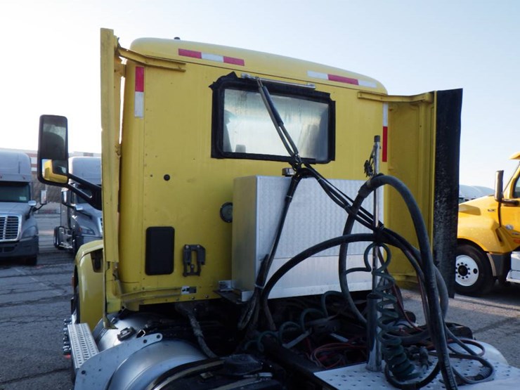 2018-peterbilt-579-image-14