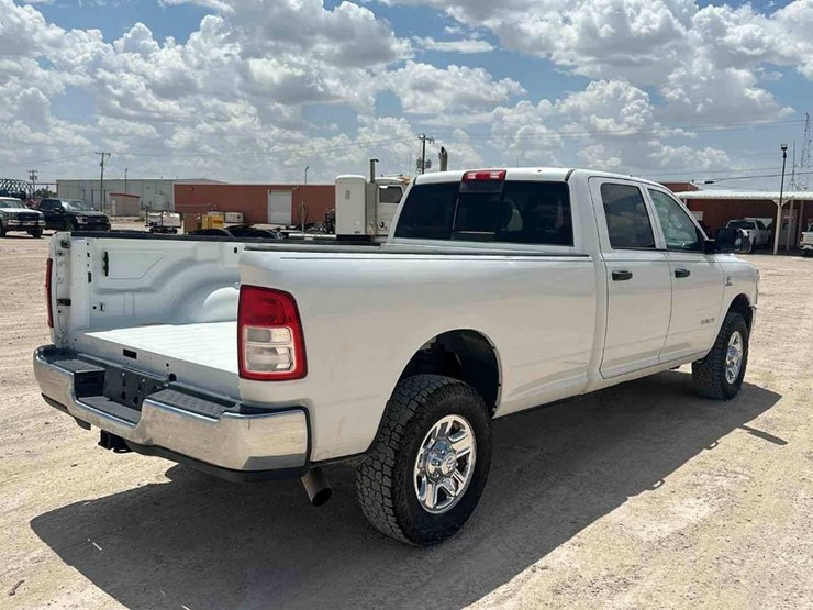 2019-dodge-ram-3500-image-3