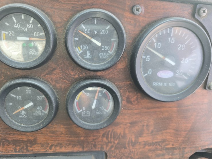 2005-peterbilt-320-image-42