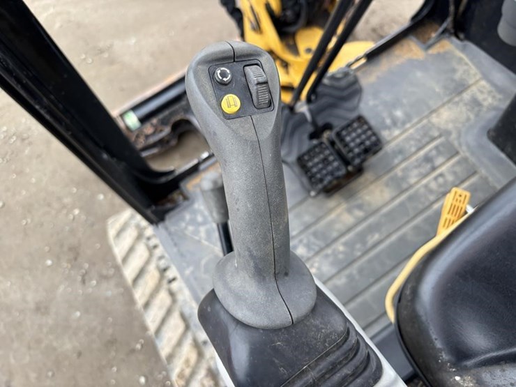 2022-caterpillar-302.7cr-image-28