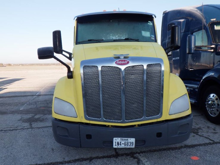 2018-peterbilt-579-image-2
