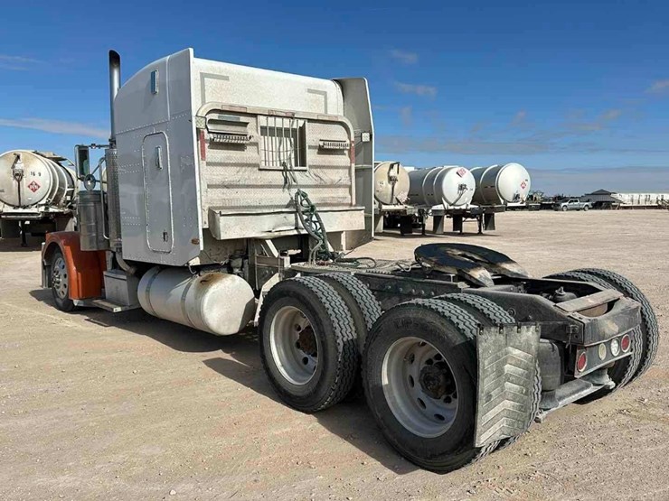 2001-peterbilt-379-image-5