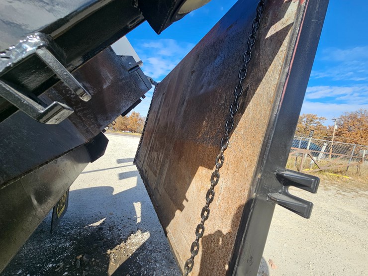 2009-peterbilt-365-image-42