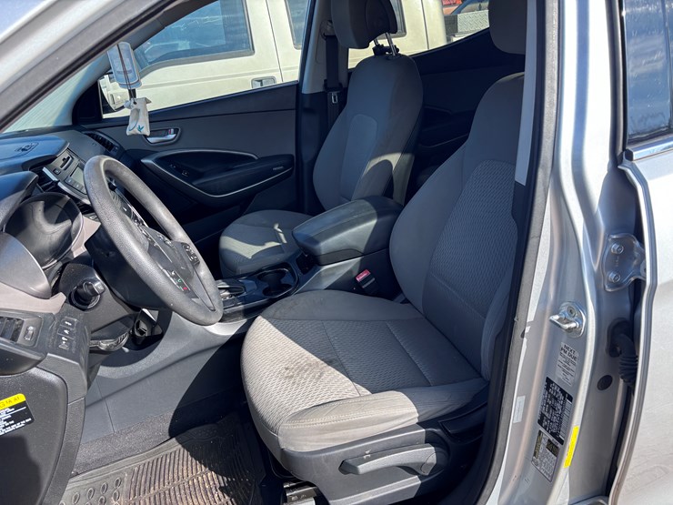 2016-hyundai-santa-fe-image-7