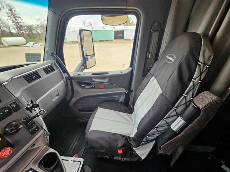 peterbilt-579-image-55