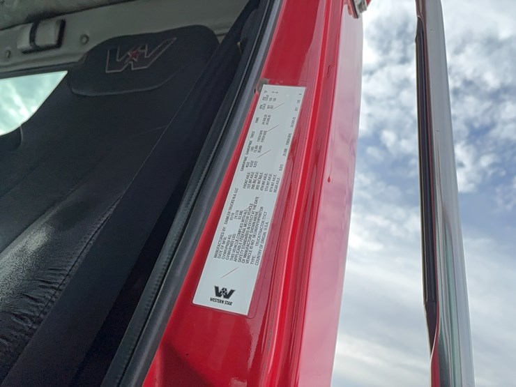 2017-western-star-4700sf-image-17