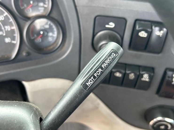 peterbilt-579-image-62