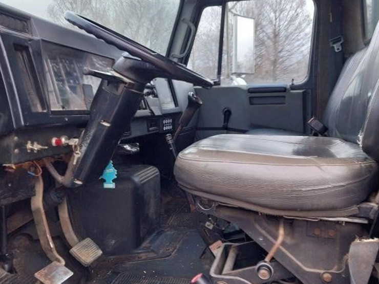 international-4700-image-11