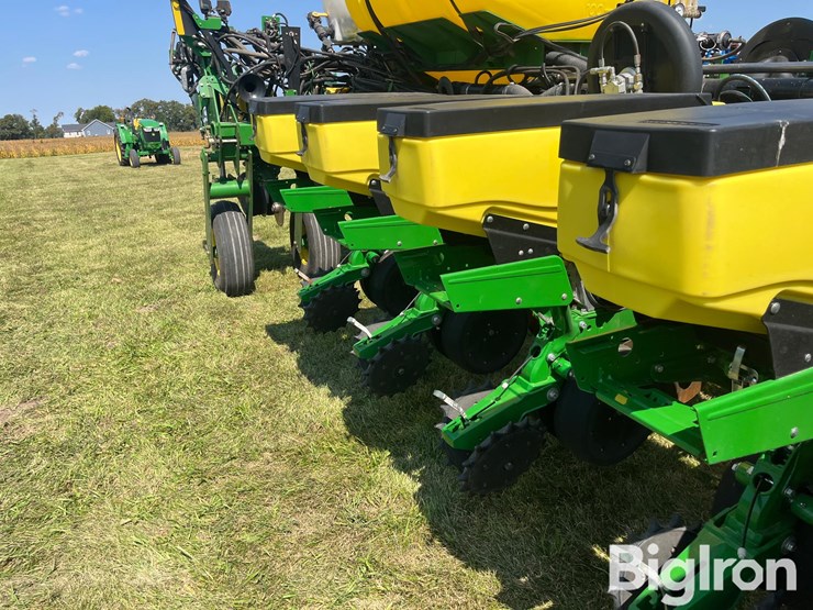 2011-john-deere-1770-image-19