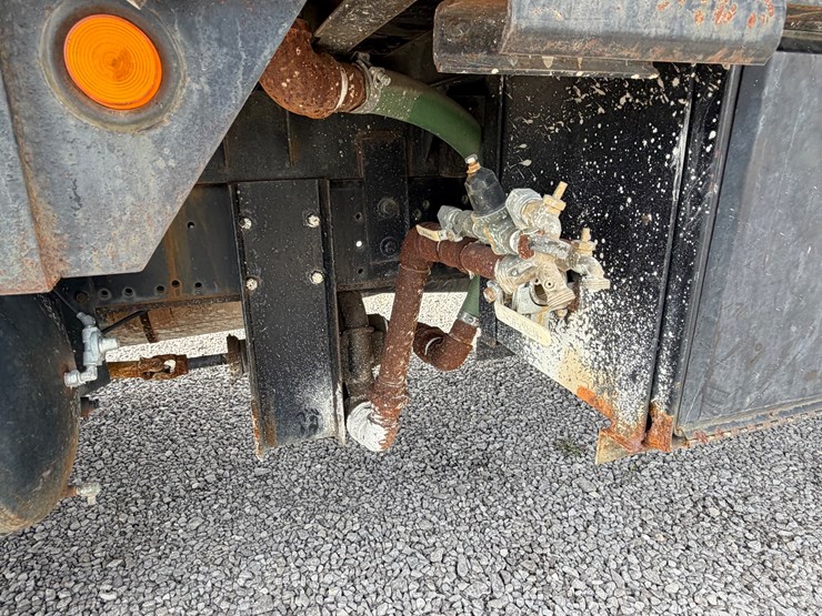 international-4700-image-16