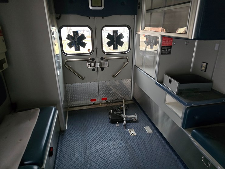 2010-ford-e450-image-49