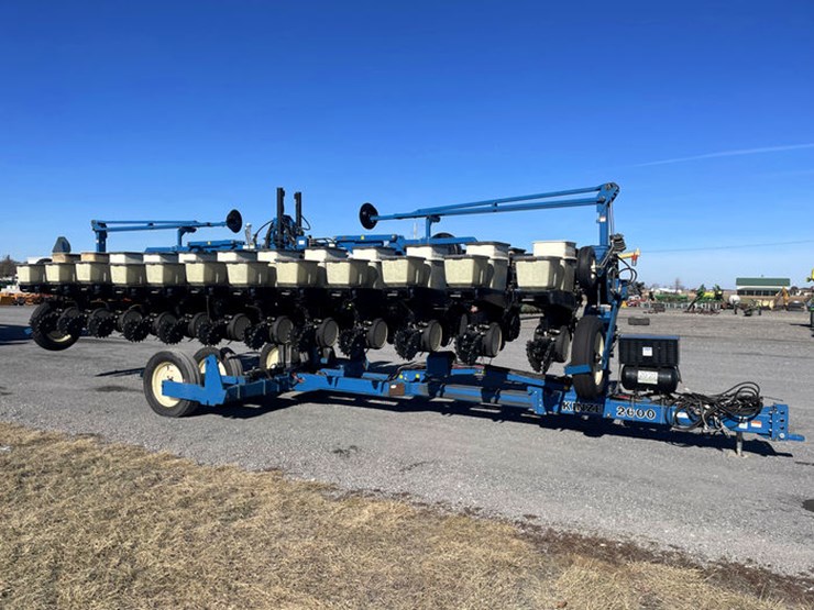 1998-kinze-2600-image-1