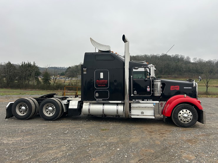 2005-kenworth-w900l-image-3