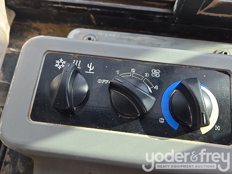 2018-komatsu-d61pxi-24-image-103