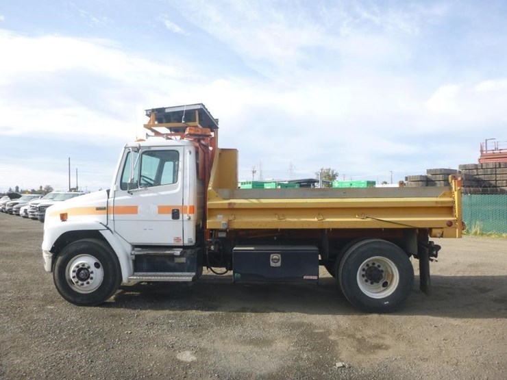 freightliner-fl70-image-5