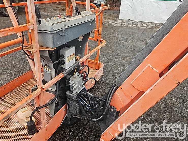 2016-jlg-800aj-image-14